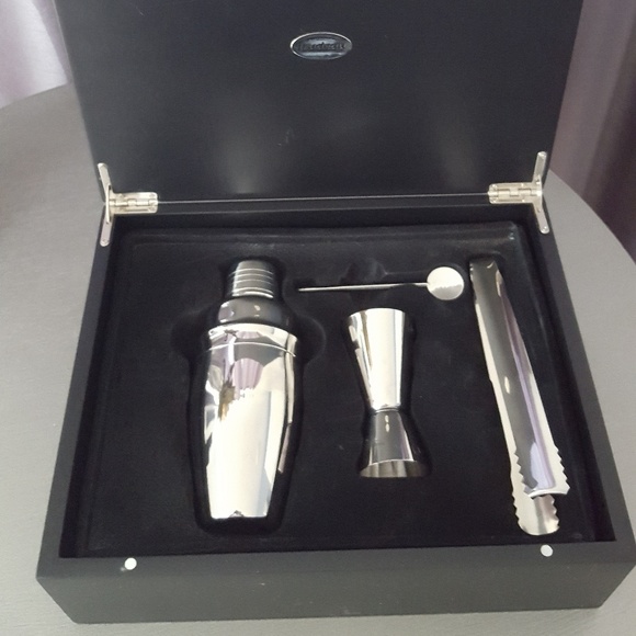 Trudeau & Co Les Grands Connaisseurs 5
Piece Bar Set, Bar Essentials, Cocktails - Picture 2 of 5